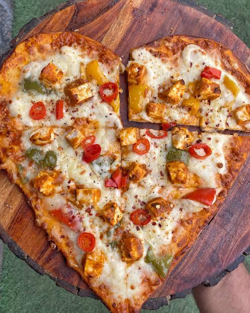 Heart shape panner cheese pizza